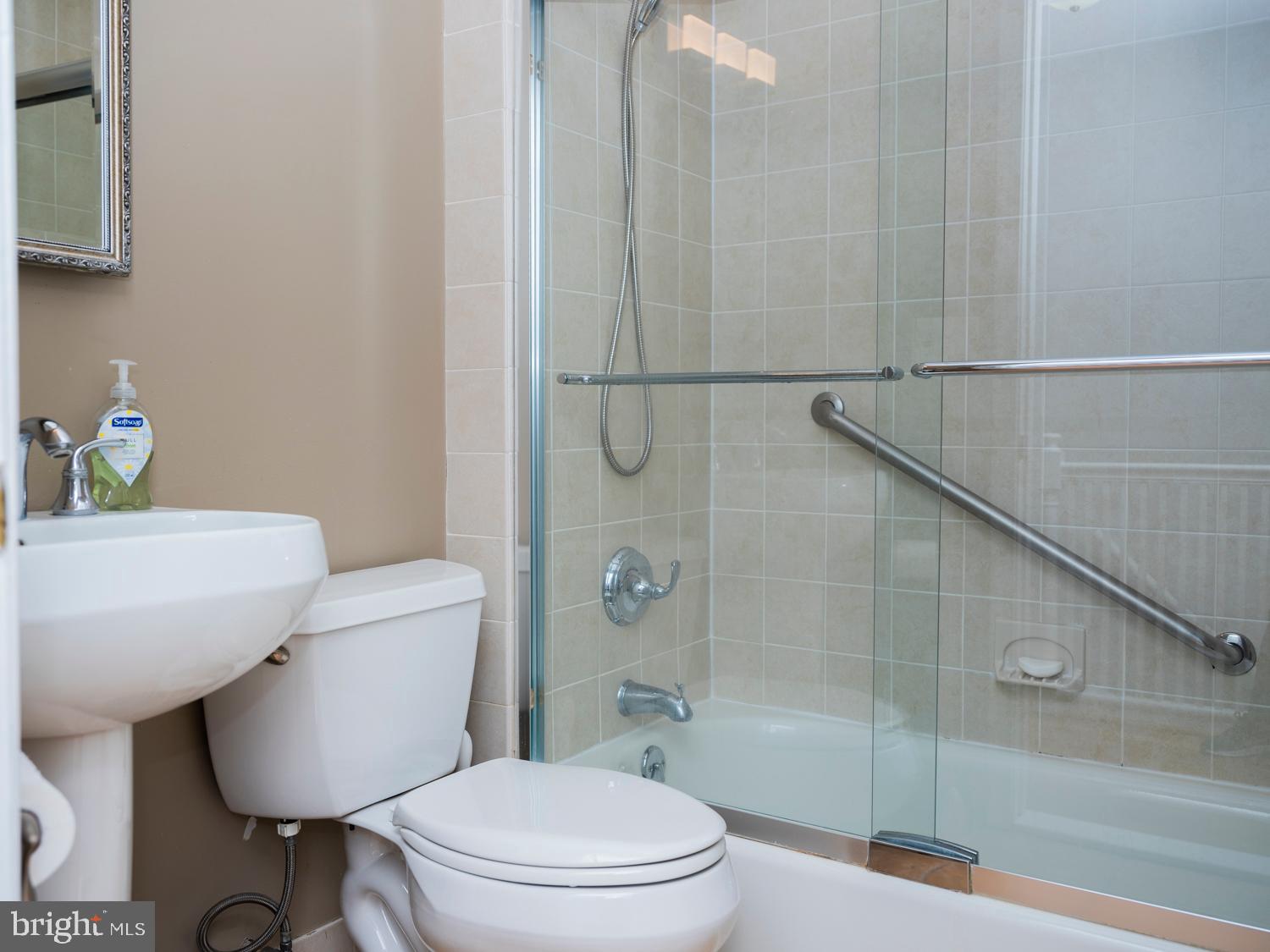 1353 Rittenhouse Street Northwest Washington, DC 20011 - Photo 13 of 26 Bath #1