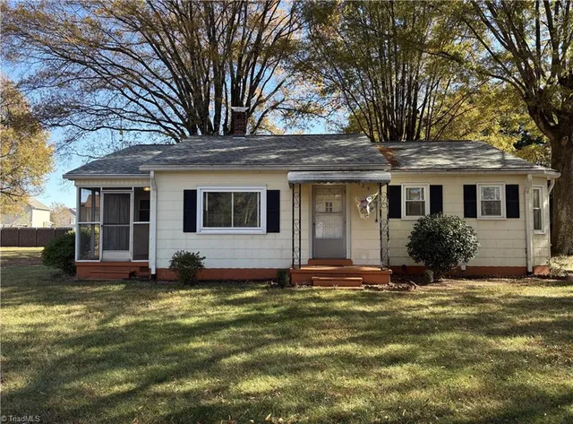 $1,399 | 129 Hartley Street Southeast, Winston-Salem, NC 27107