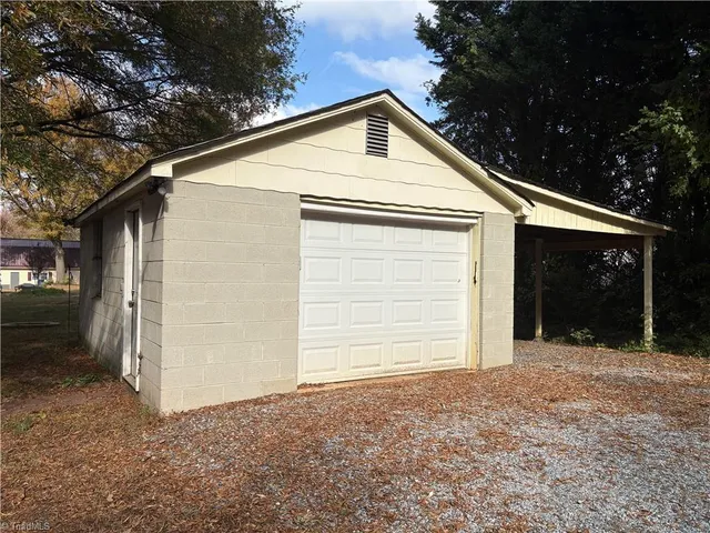 $1,399 | 129 Hartley Street Southeast, Winston-Salem, NC 27107