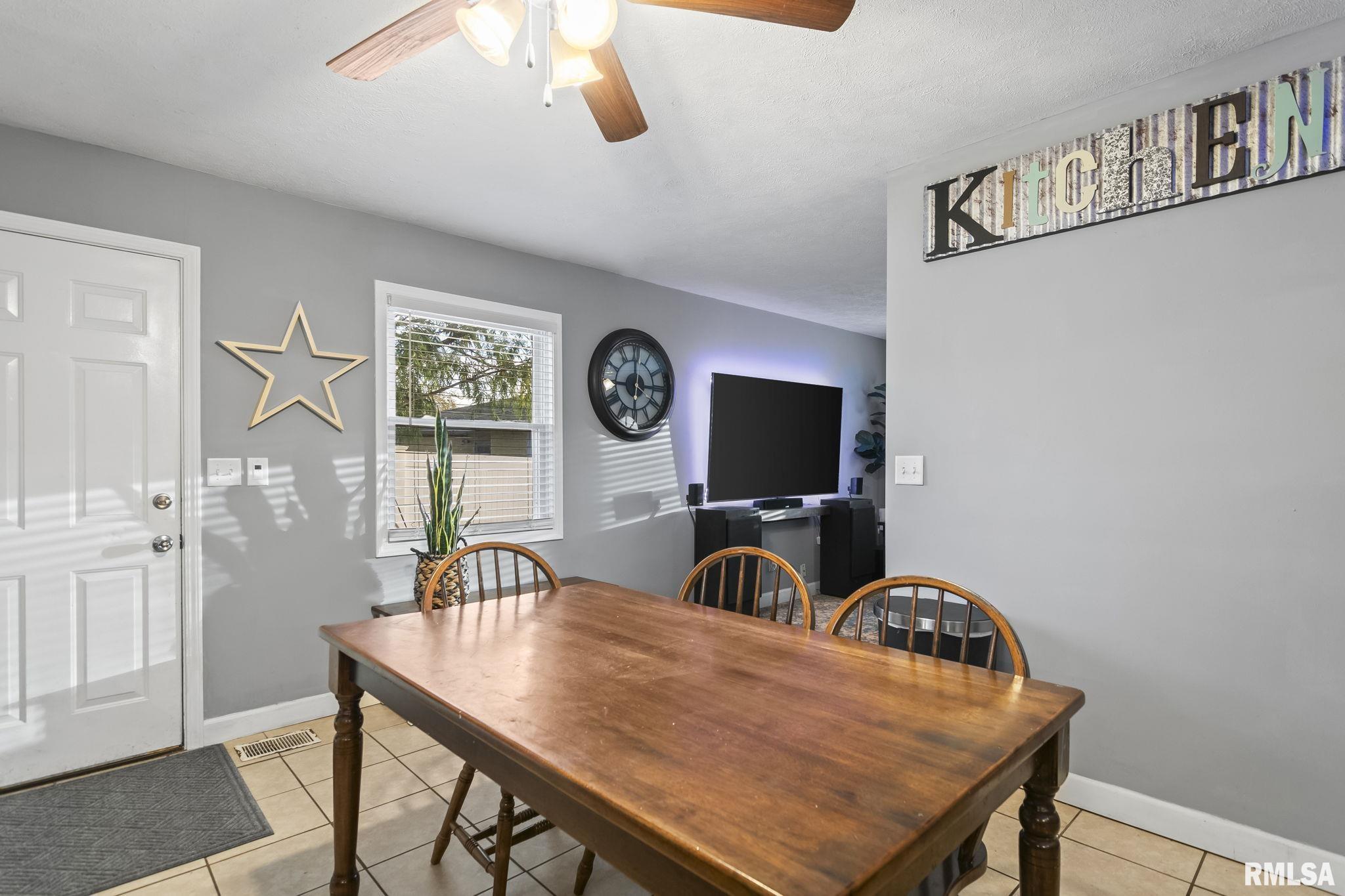 3526 Ivanhoe Drive Springfield, IL 62703 - Photo 12 of 30