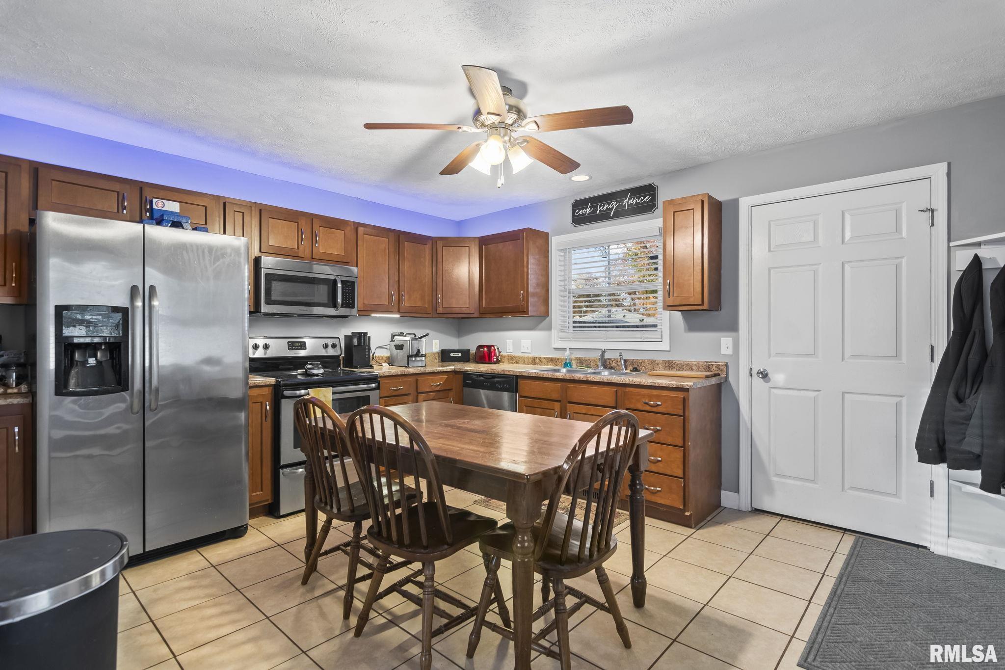 3526 Ivanhoe Drive Springfield, IL 62703 - Photo 9 of 30