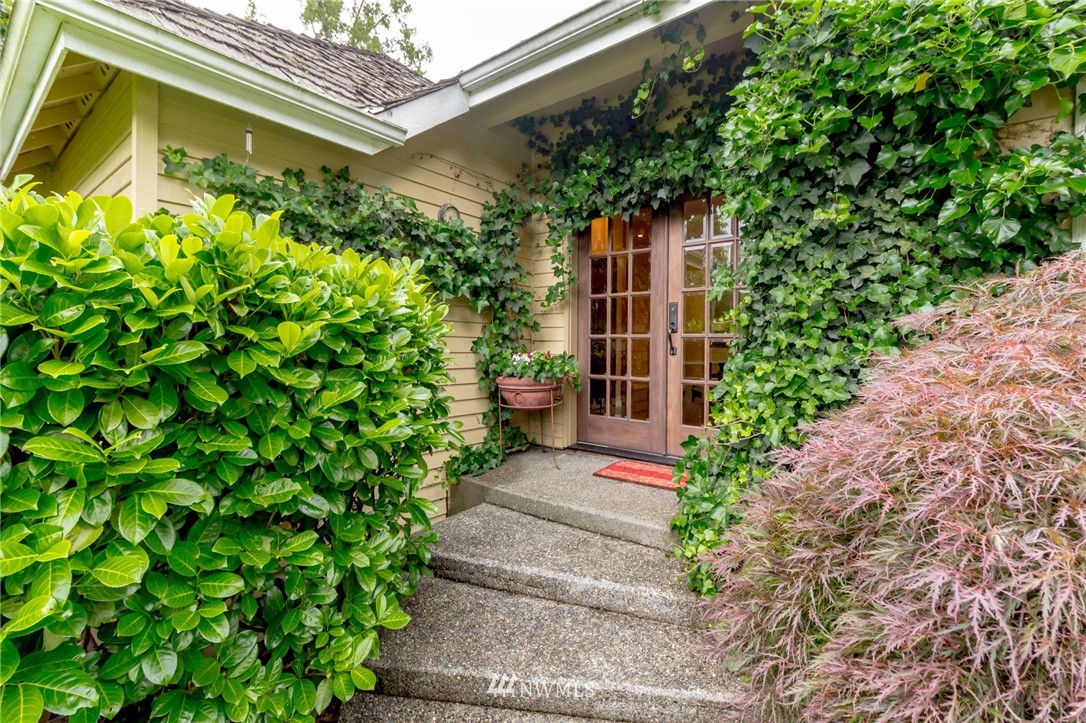 19219 51st Avenue Southeast Bothell, WA 98012 - Photo 3 of 21 Gallery Image 3