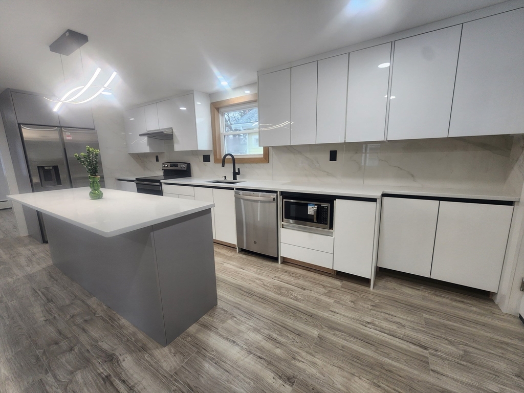 52 Glenwood Road Lynn, MA 01904 - Photo 13 of 42