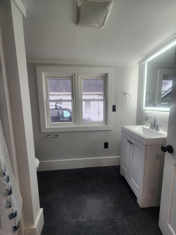 52 Glenwood Road Lynn, MA 01904 - Photo 15 of 42