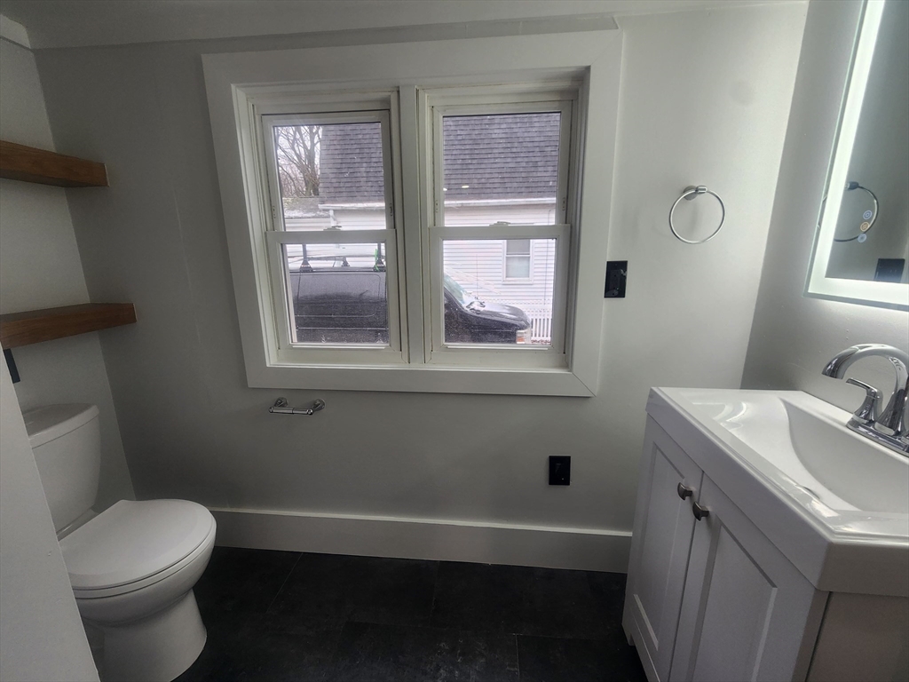 52 Glenwood Road Lynn, MA 01904 - Photo 16 of 42