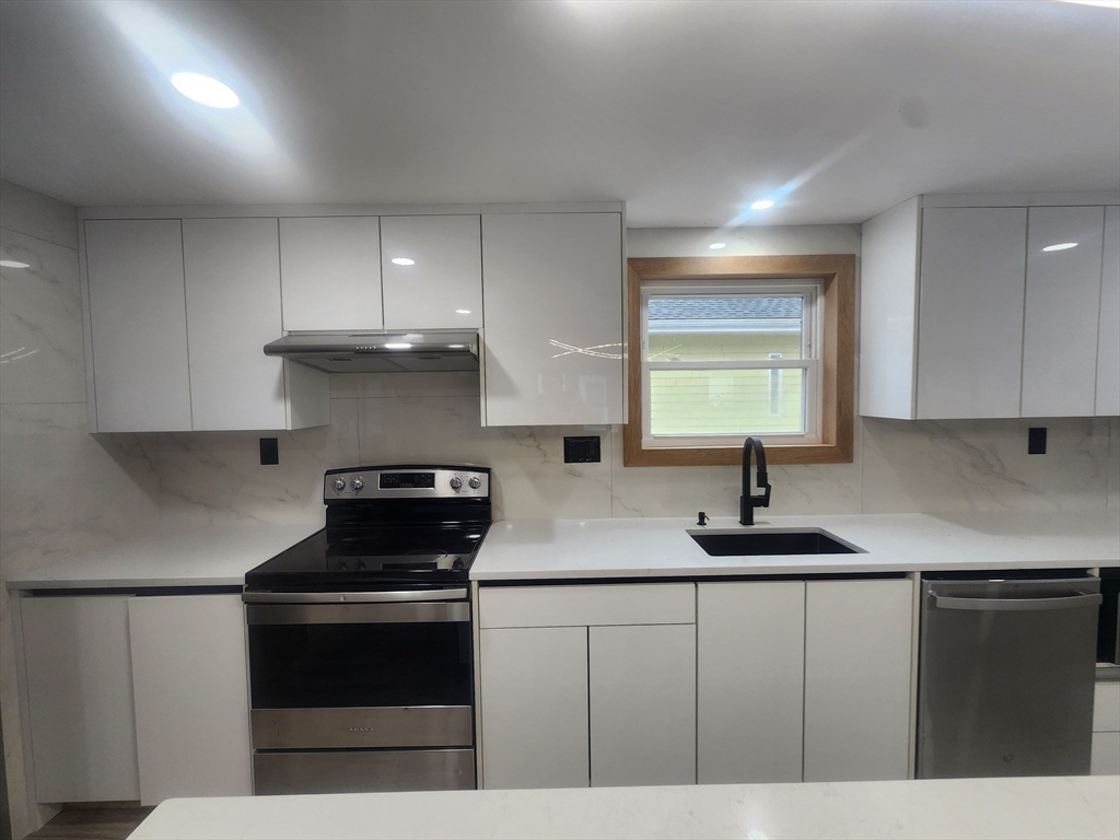 52 Glenwood Road Lynn, MA 01904 - Photo 8 of 42