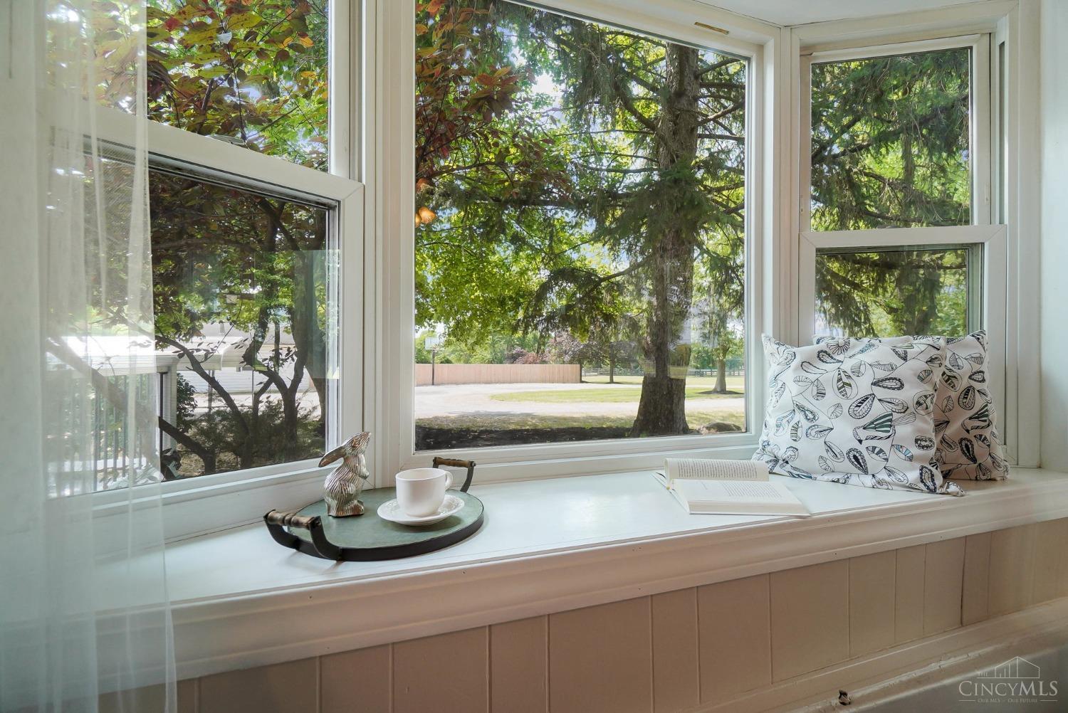 5381 Princeton Road Hamilton, OH 45011 - Photo 14 of 67 Window seat in family room