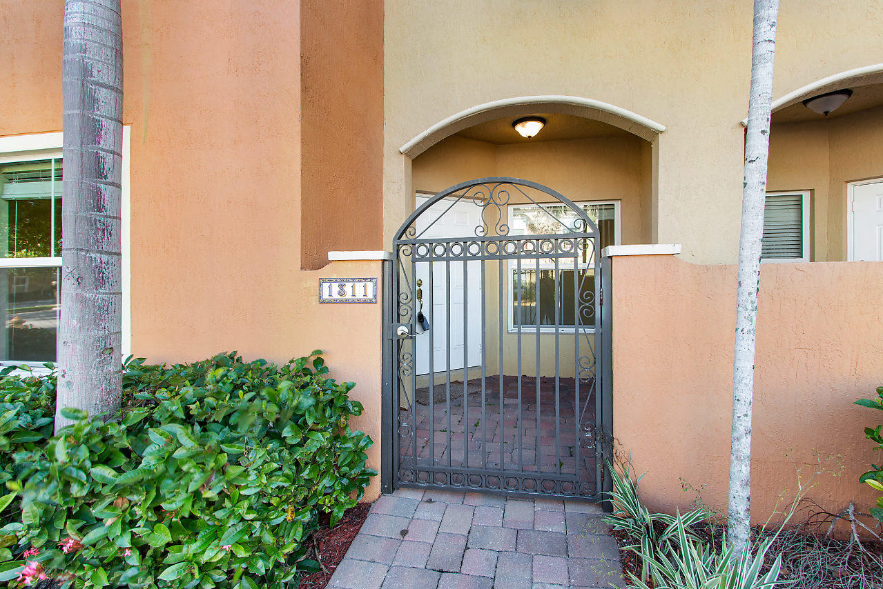 2851 Prospect Road, Unit 1311 Fort Lauderdale, FL 33309 - Photo 2 of 26 Courtyard