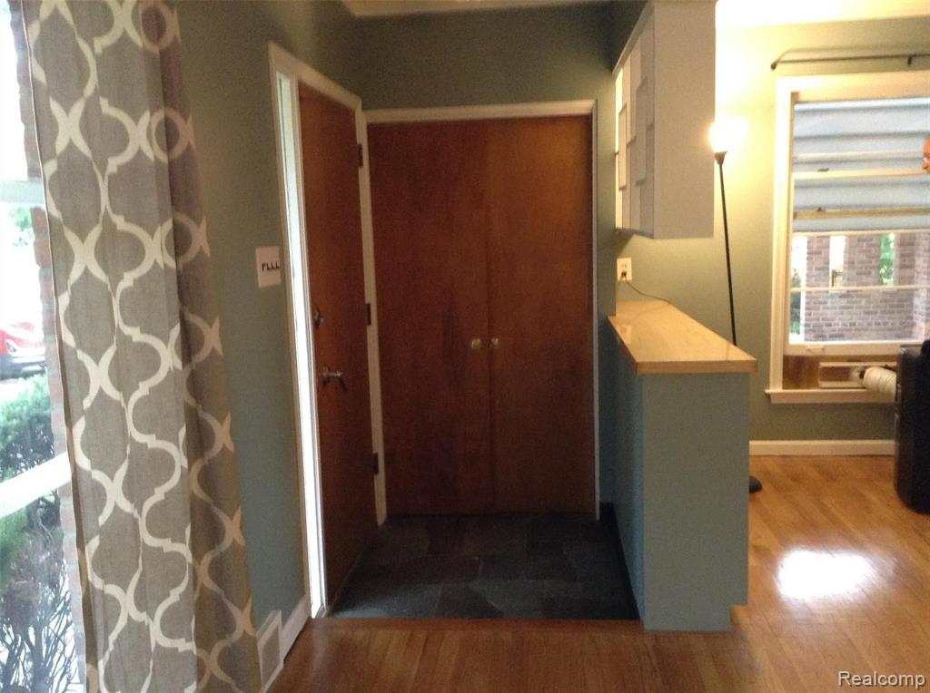21101 Greenview Road Southfield, MI 48075 - Photo 7 of 28