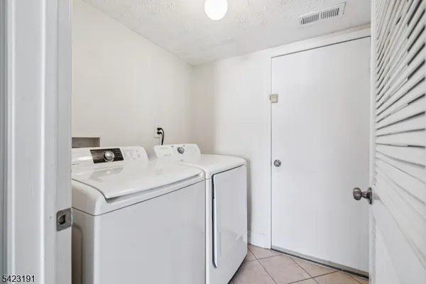 $2,875 | 18 Woodhill Street, Somerset, NJ 08873