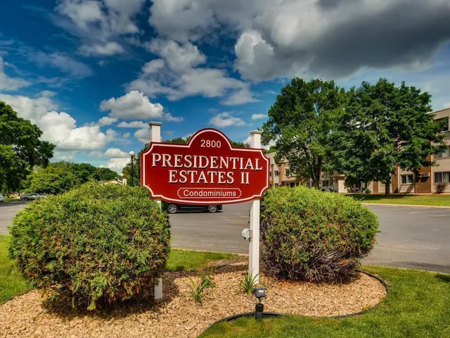 $127,000 | 2800 Hillsboro Avenue North, Unit 220, New Hope, MN 55427