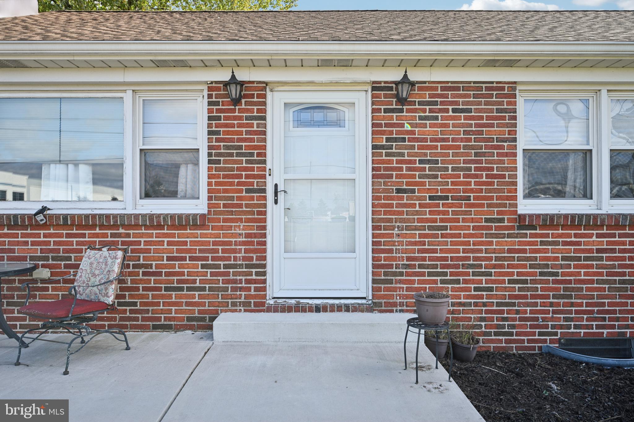 328 Pedricktown Road Swedesboro, NJ 08085 - Photo 4 of 41 a front view of a house