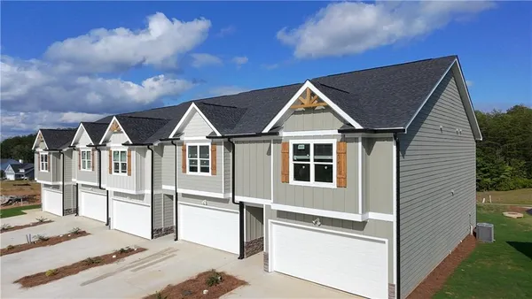 $305,900 | 6350 Pine Ridge Point, Lula, GA 30554