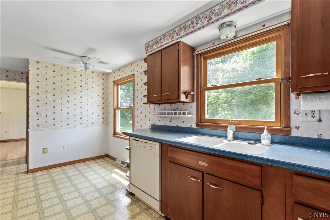 21 Lark Path Liverpool, NY 13090 - Photo 12 of 36 Gallery Image 12