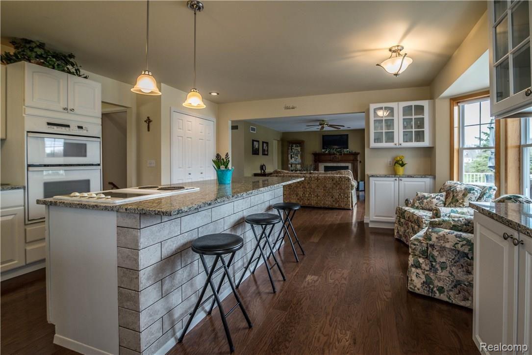 6289 Golf Club Road Howell, MI 48843 - Photo 5 of 35 5 kitchen.jpg