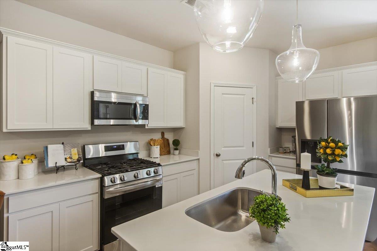2037 Hillman Way Roebuck, SC 29376 - Photo 13 of 40