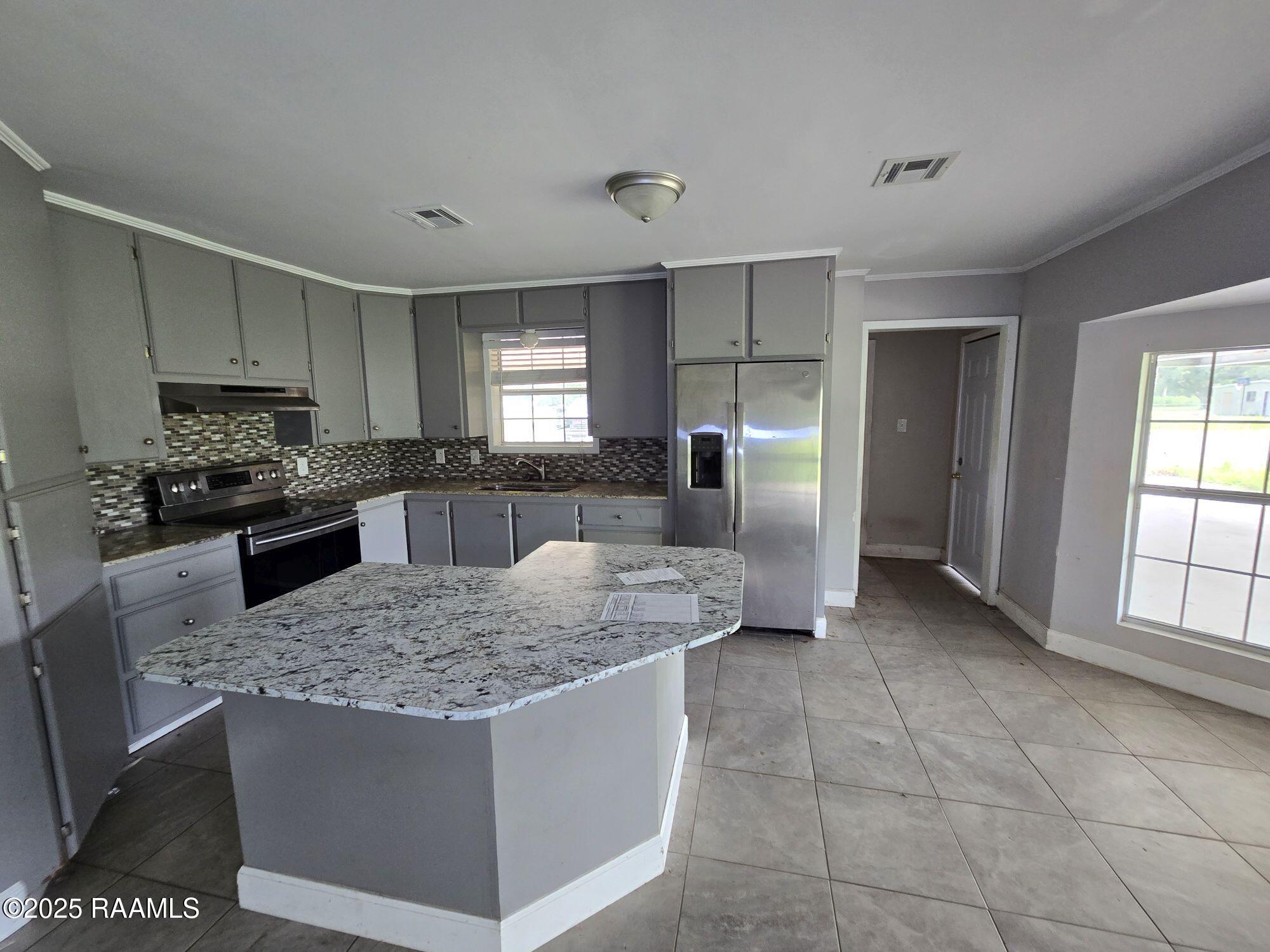 311 North Fieldspan Road Scott, LA 70583 - Photo 5 of 28 5 KITCHEN