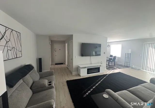 $2,200 | 136 Deer Hill Avenue, Unit A6, Danbury, CT 06810