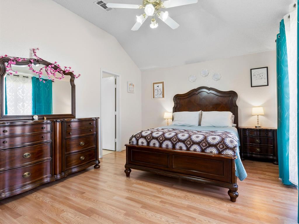 409 Huddleston Court Springtown, TX 76082 - Photo 13 of 30