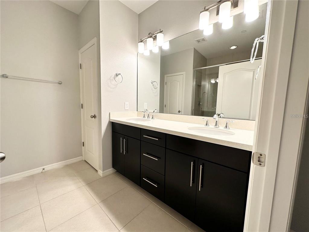 122 Zamora Place Oviedo, FL 32765 - Photo 13 of 23 a bathroom with a double vanity sink mirror and double