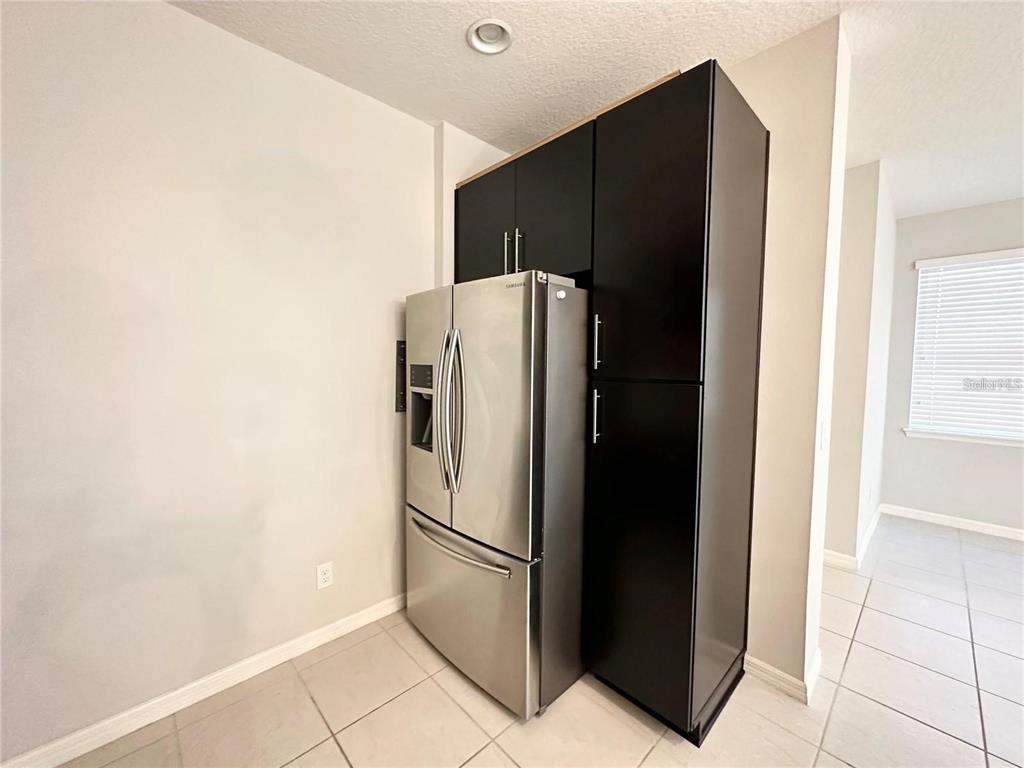 122 Zamora Place Oviedo, FL 32765 - Photo 4 of 23 a white refrigerator freezer sitting in a kitchen