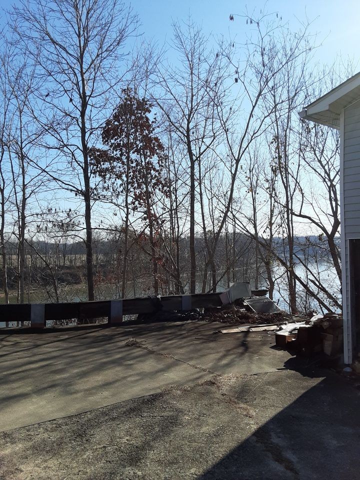 1413 River Road Clarksville, TN 37040 - Photo 3 of 7 a view of a backyard of the house