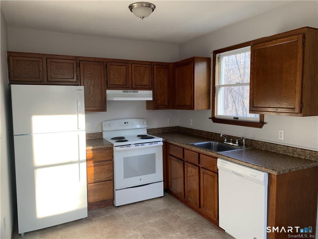 454 Cow Hill Road, Unit 2 Groton, CT 06355 - Photo 3 of 11
