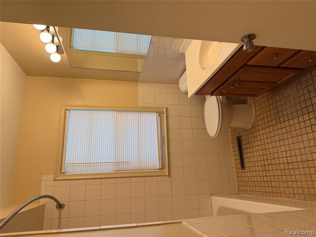 1010 North Adams Road Rochester, MI 48306 - Photo 13 of 29