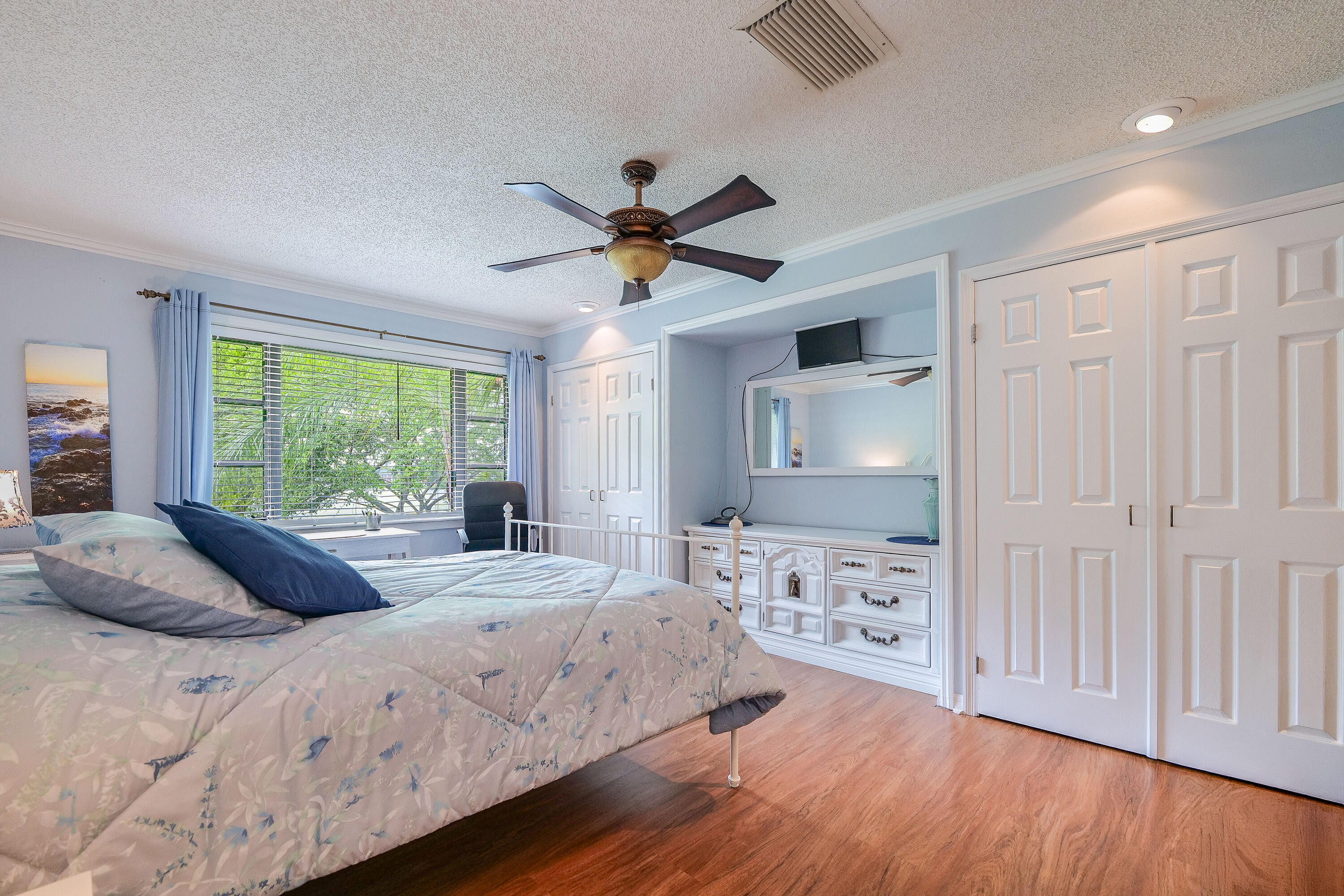 3425 Lime Hill Road, Unit 169 Lauderhill, FL 33319 - Photo 23 of 51 a bedroom with a large bed and a window