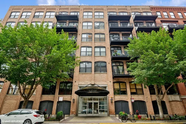 $489,900 | 520 West Huron Street, Unit 109, Chicago, IL 60654