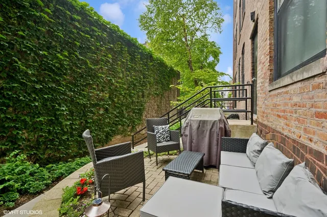 $489,900 | 520 West Huron Street, Unit 109, Chicago, IL 60654