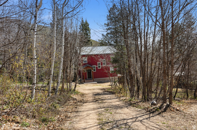 2450 Snake Creek Road Midway, UT 84049 - Photo 27 of 34 View of chalet / cabin