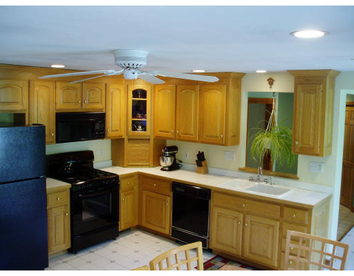 40 Shore Road Ashland, MA 01721 - Photo 4 of 20