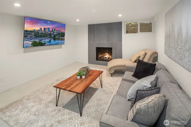 $2,050,000 | 10045 Northeast 15th Street, Bellevue, WA 98004