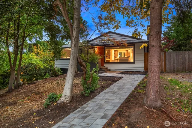 $2,050,000 | 10045 Northeast 15th Street, Bellevue, WA 98004