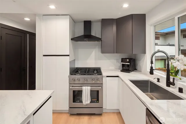 $2,050,000 | 10045 Northeast 15th Street, Bellevue, WA 98004