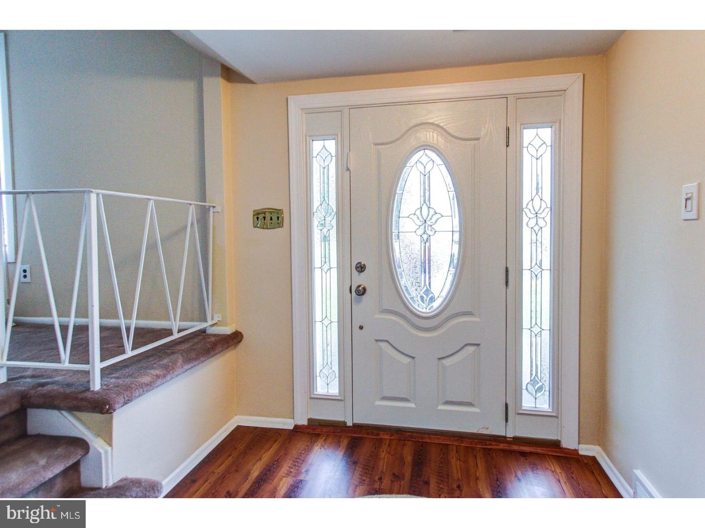 350 Keats Road Huntingdon Valley, PA 19006 - Photo 4 of 23 Foyer