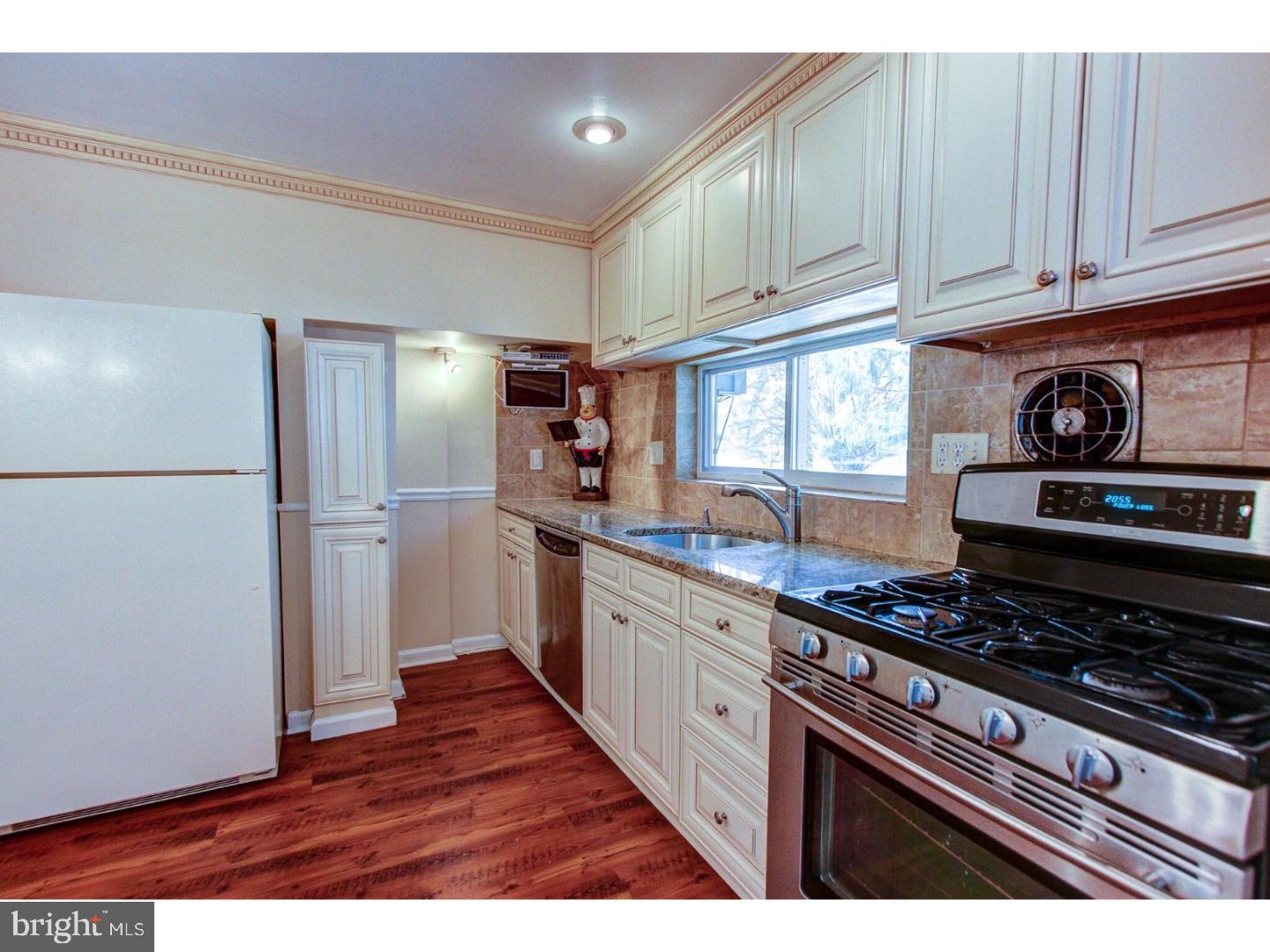 350 Keats Road Huntingdon Valley, PA 19006 - Photo 10 of 23 Kitchen