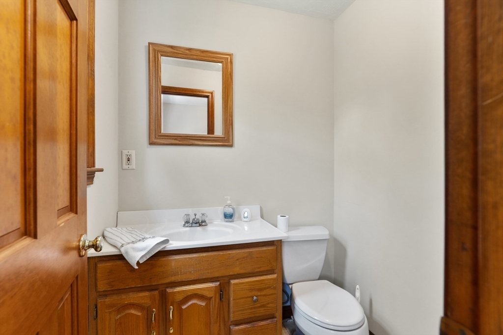 3 Pudding Street Uxbridge, MA 01569 - Photo 13 of 42
