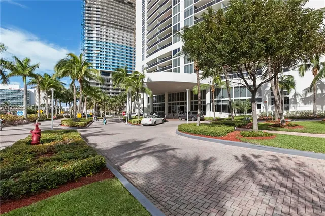 $3,950 | 1800 South Ocean Drive, Unit 809, Hallandale Beach, FL 33009