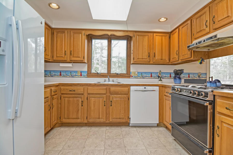 31 Black Valley Road Centerville, MA 02632 - Photo 12 of 40 Kitchen center
