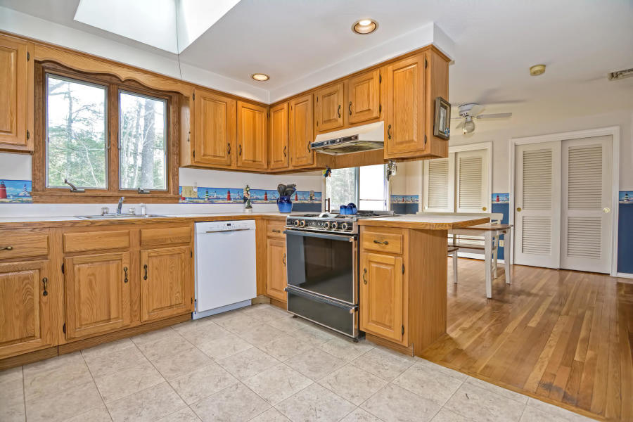 31 Black Valley Road Centerville, MA 02632 - Photo 14 of 40 kitchen open to eat in