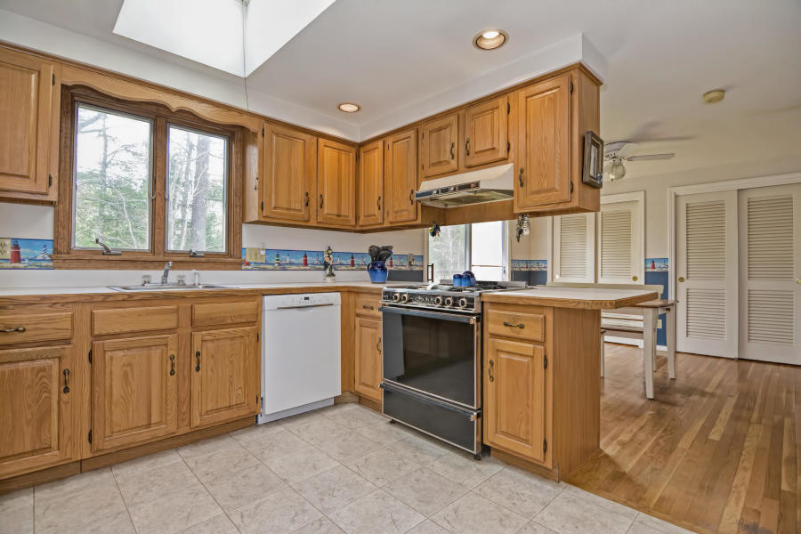 31 Black Valley Road Centerville, MA 02632 - Photo 16 of 40 Kitchen to dining