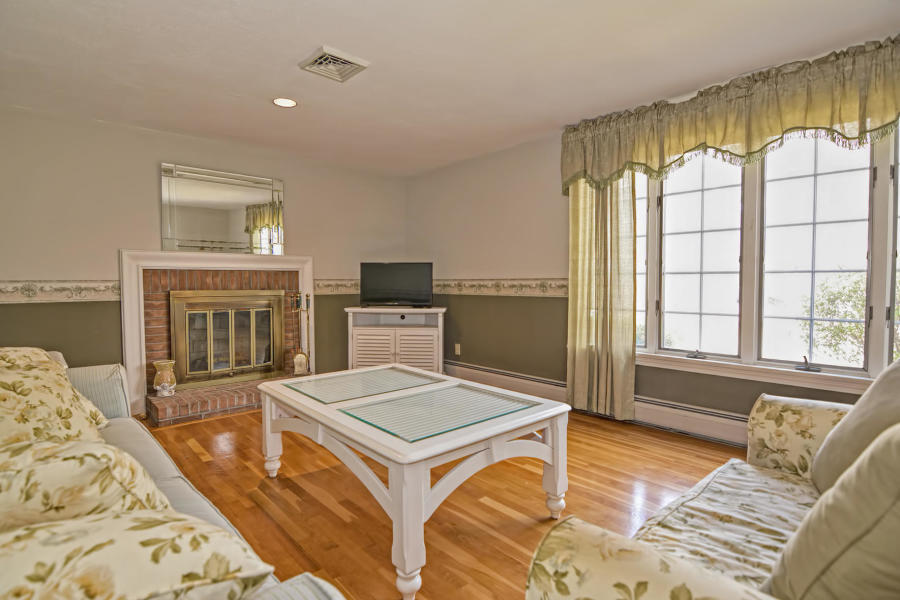 31 Black Valley Road Centerville, MA 02632 - Photo 2 of 40 Living Room