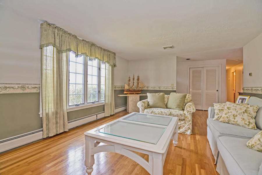 31 Black Valley Road Centerville, MA 02632 - Photo 3 of 40 Living Room