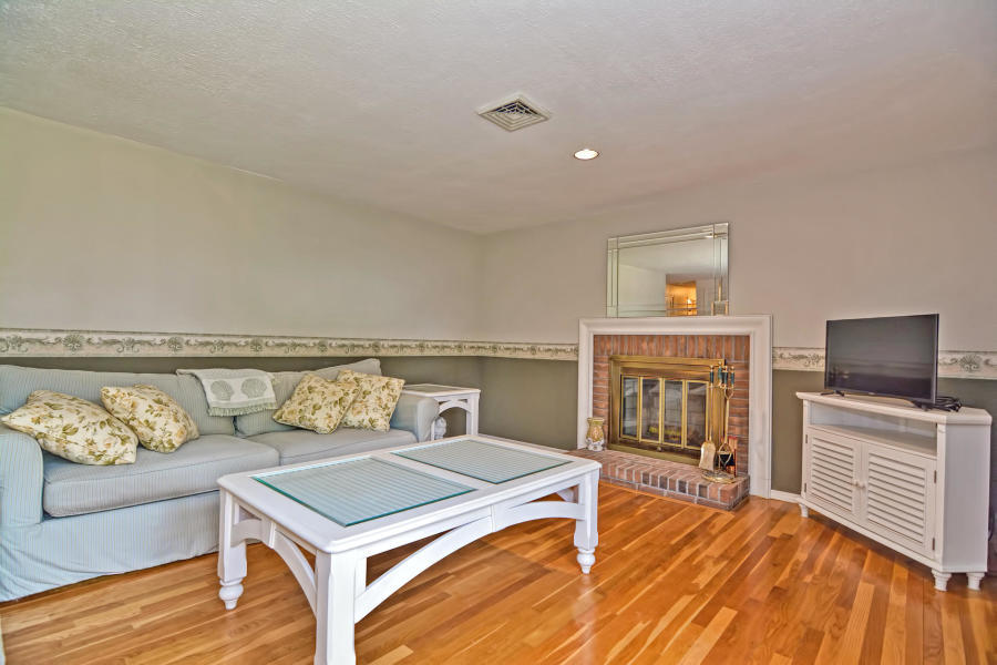 31 Black Valley Road Centerville, MA 02632 - Photo 4 of 40 Living Room