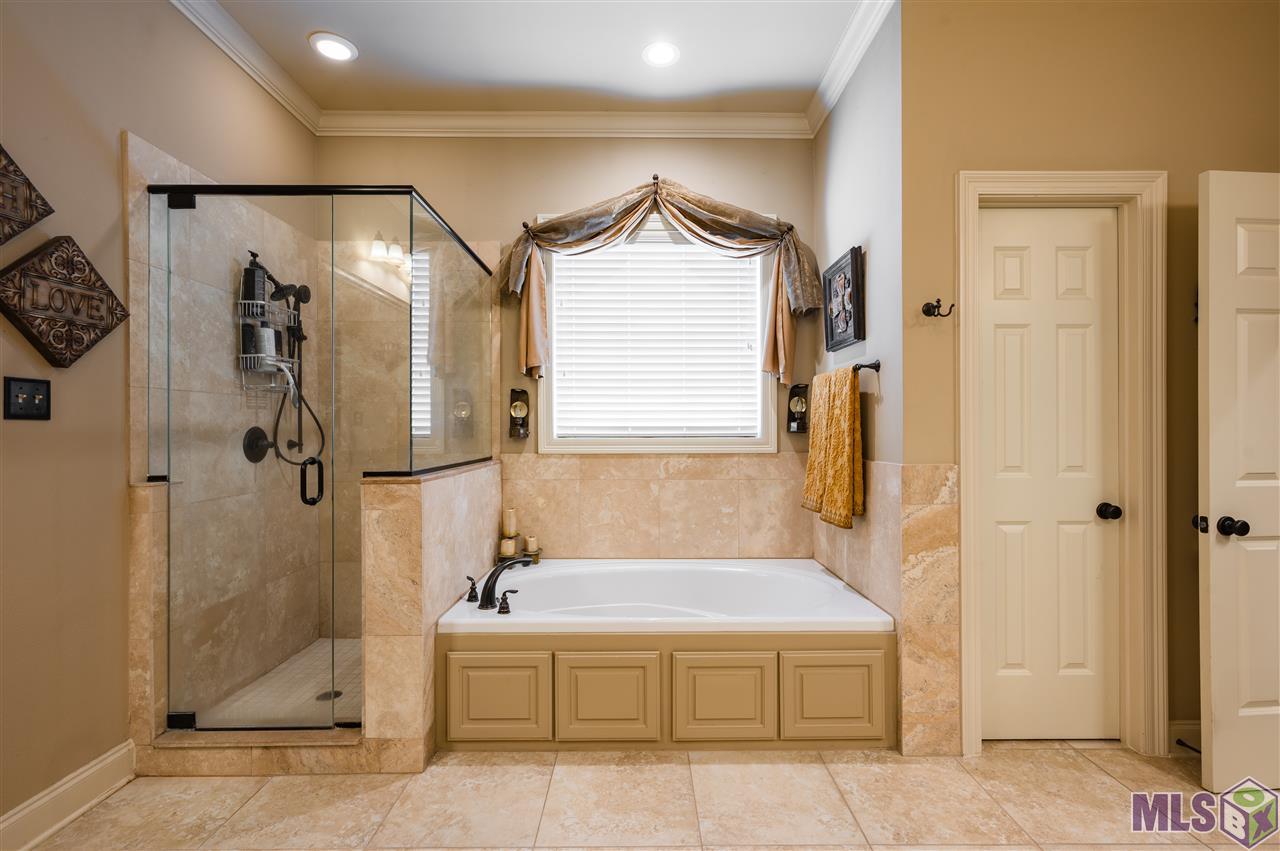 13702 Landmark Drive Baton Rouge, LA 70810 - Photo 20 of 29 Master Bath