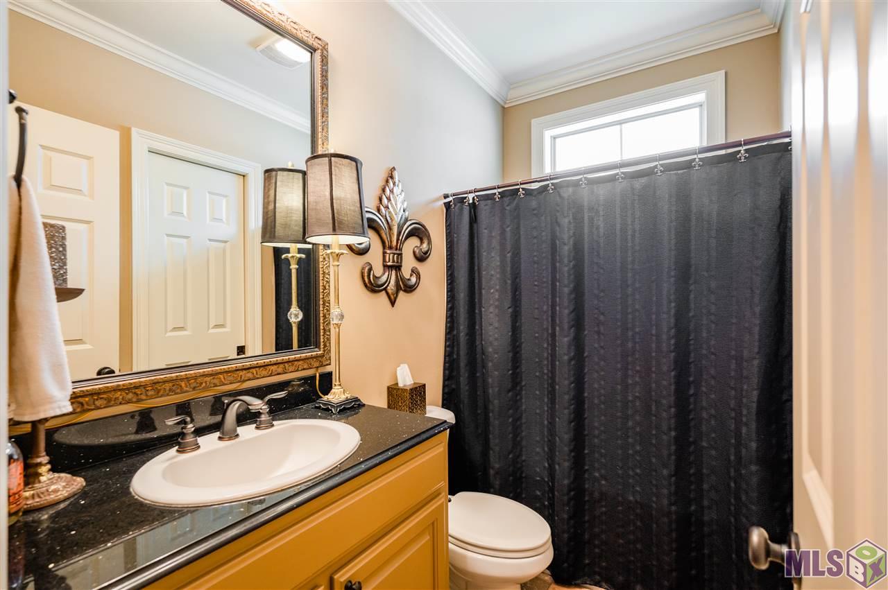 13702 Landmark Drive Baton Rouge, LA 70810 - Photo 25 of 29 Guest Bath