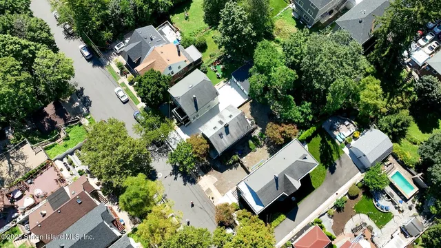 $629,000 | 74 Pleasant Valley Avenue | Grymes Hill