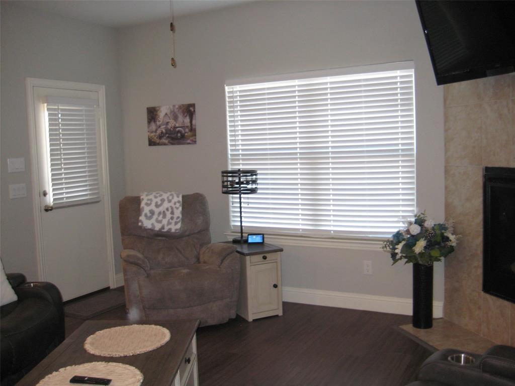 2 Grouse Run Sanger, TX 76266 - Photo 8 of 26 a bathroom with a toilet a potted plant and a window